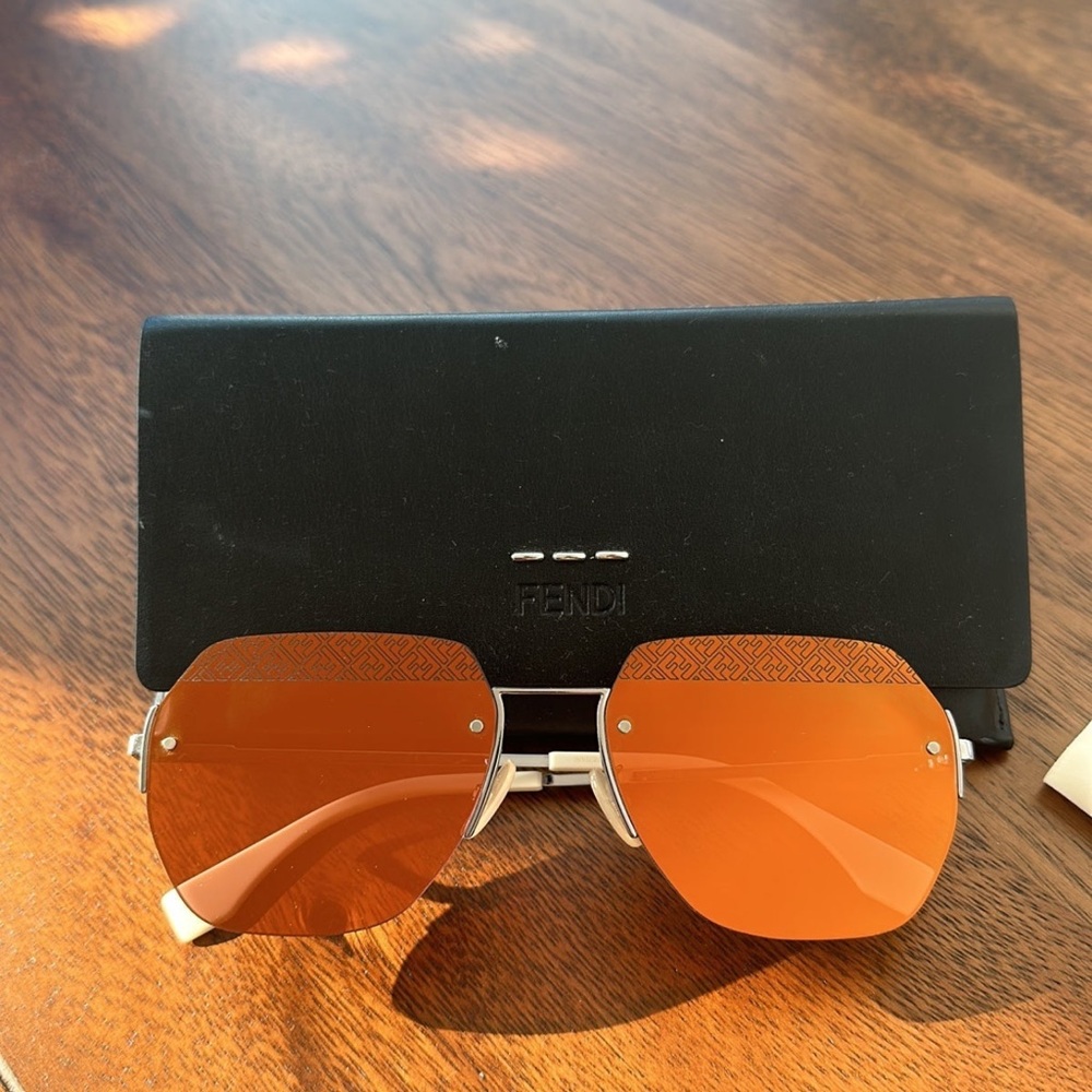 Fendi ÓCULOS FENDI SOLAR FF
M0057 sunglasses